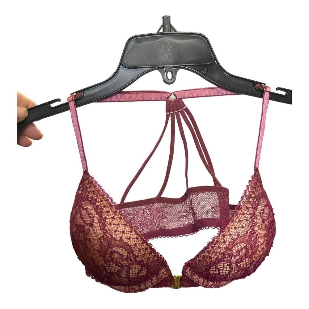 VS sample bra clover international